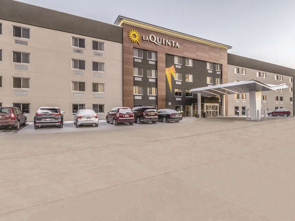 Отель La Quinta By Wyndham Cleveland - Airport North Экстерьер фото